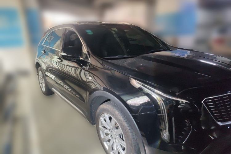 Used Cadillac XT4 2018 28T Two-Wheel Drive Leading Version Front Right 45 Deg