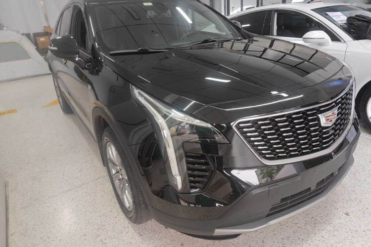Used Cadillac XT4 2018 28T Two-Wheel Drive Leading Version Front Right 45 Deg