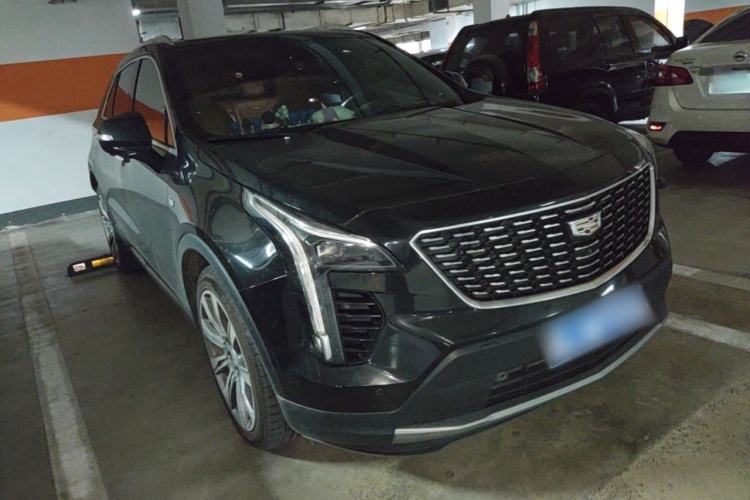 Used Cadillac XT4 2018 28T 4x4 Platinum Edition Front Right 45 Deg