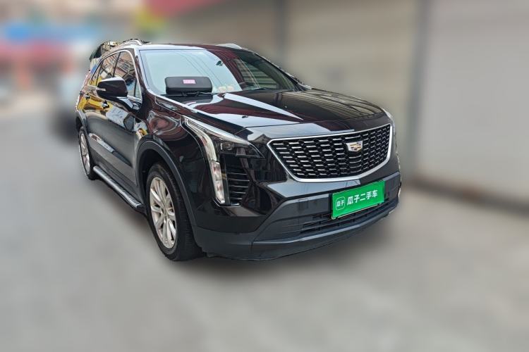 Used Cadillac XT4 2018 28T Two-Wheel Drive Tech Version Front Right 45 Deg