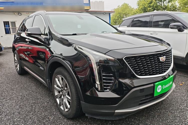 Used Cadillac XT4 2018 28T Two-Wheel Drive Leading Sport Model Front Right 45 Deg
