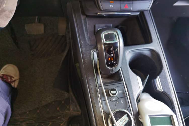 Used Cadillac XT4 2018 28T Two-Wheel Drive Tech Version Gear Lever