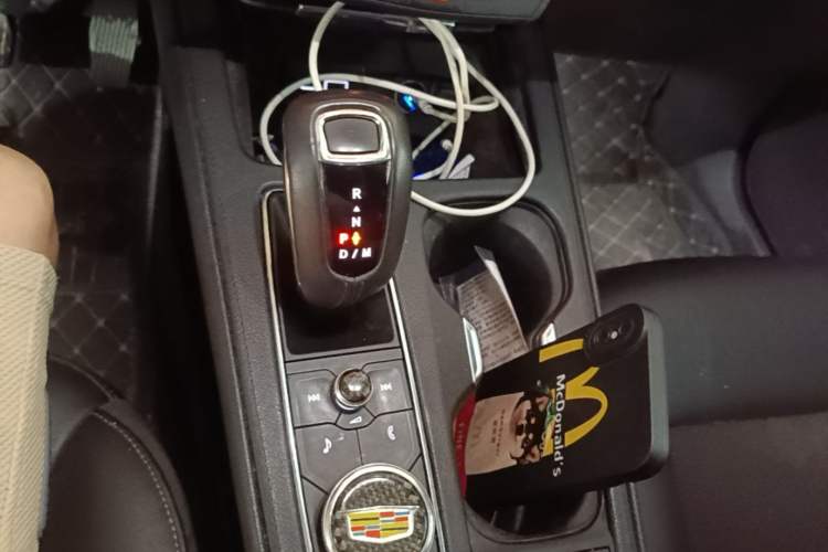 Used Cadillac XT4 2018 28T Two-Wheel Drive Tech Version Gear Lever