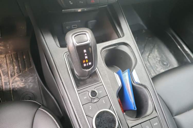 Used Cadillac XT4 2018 28T Two-Wheel-Drive Luxury Model Gear Lever