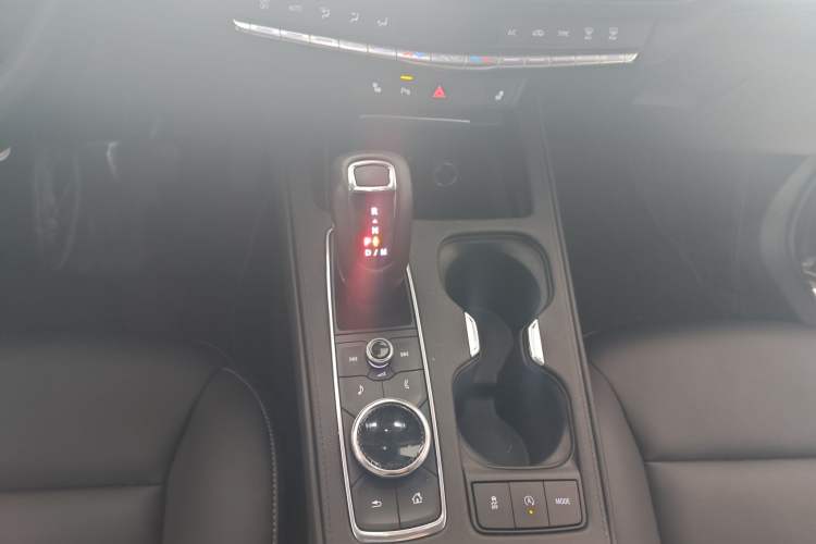 Used Cadillac XT4 2018 28T Two-Wheel-Drive Luxury Model Gear Lever