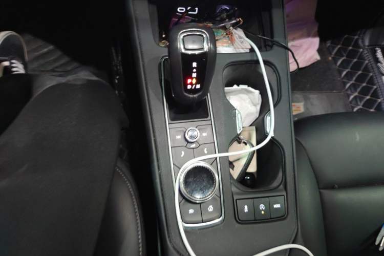 Used Cadillac XT4 2018 28T Two-Wheel-Drive Luxury Model Gear Lever