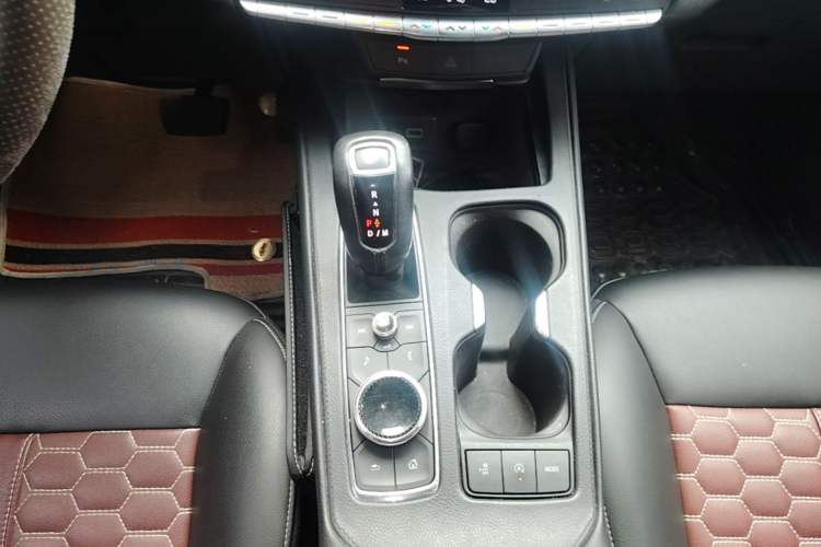 Used Cadillac XT4 2018 28T Two-Wheel Drive Tech Version Gear Lever