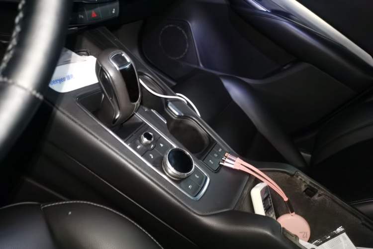 Used Cadillac XT4 2018 28T Two-Wheel Drive Leading Version Gear Lever