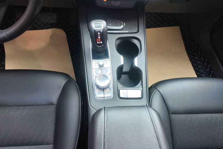 Used Cadillac XT4 2018 28T Two-Wheel Drive Tech Version Gear Lever