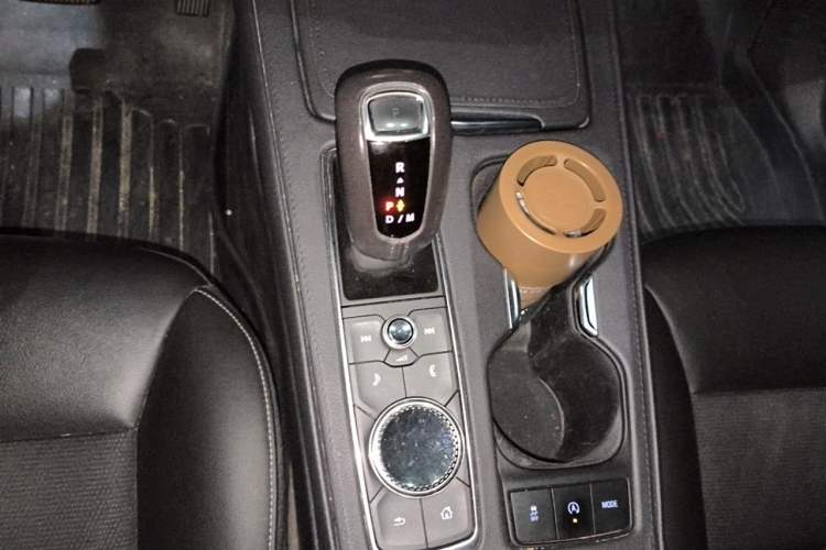 Used Cadillac XT4 2018 28T Two-Wheel Drive Tech Version Gear Lever