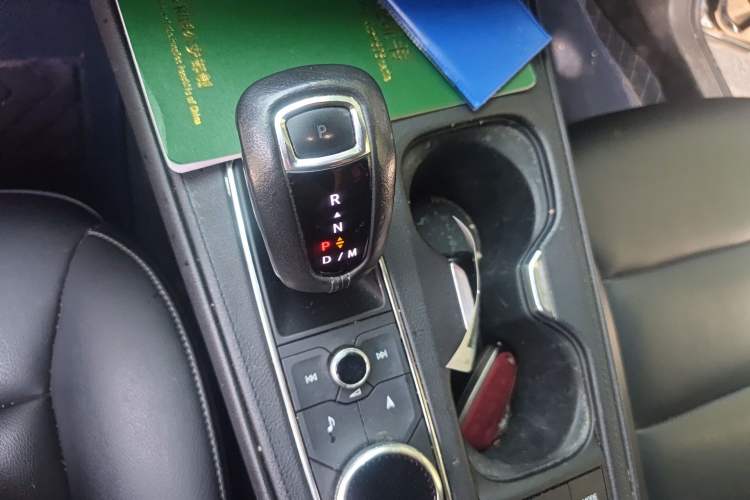 Used Cadillac XT4 2018 28T Two-Wheel-Drive Luxury Model Gear Lever