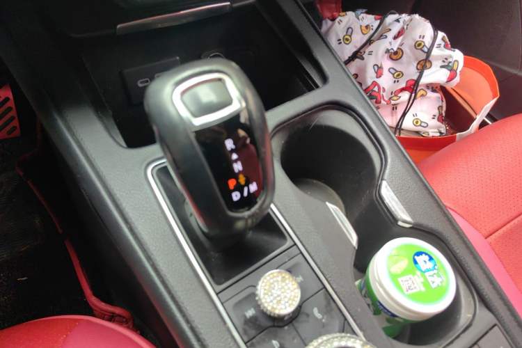 Used Cadillac XT4 2018 28T Two-Wheel-Drive Luxury Model Gear Lever