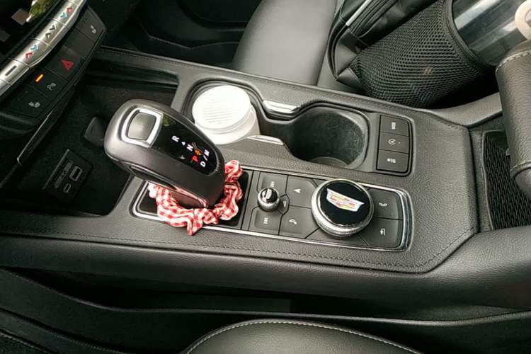 Used Cadillac XT4 2018 28T Two-Wheel Drive Leading Version Gear Lever