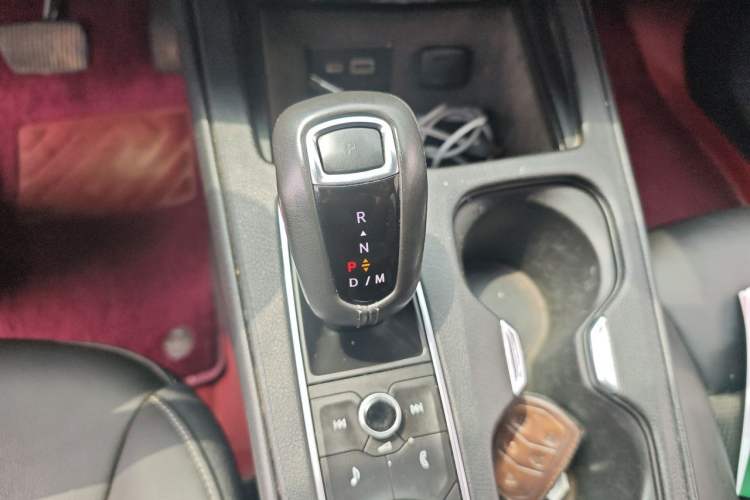Used Cadillac XT4 2018 28T Two-Wheel Drive Tech Version Gear Lever