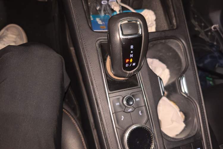 Used Cadillac XT4 2018 28T Two-Wheel Drive Luxury Sport Model Gear Lever