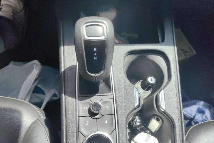 Used Cadillac XT4 2018 28T Two-Wheel-Drive Luxury Model Gear Lever