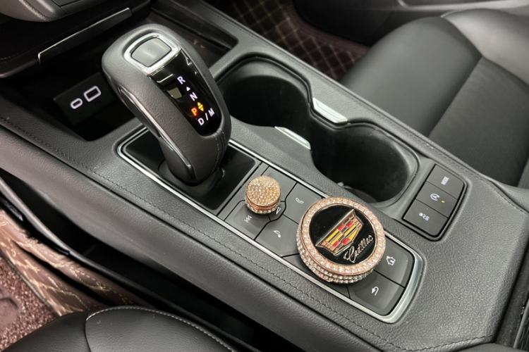 Used Cadillac XT4 2018 28T Two-Wheel Drive Tech Version Gear Lever