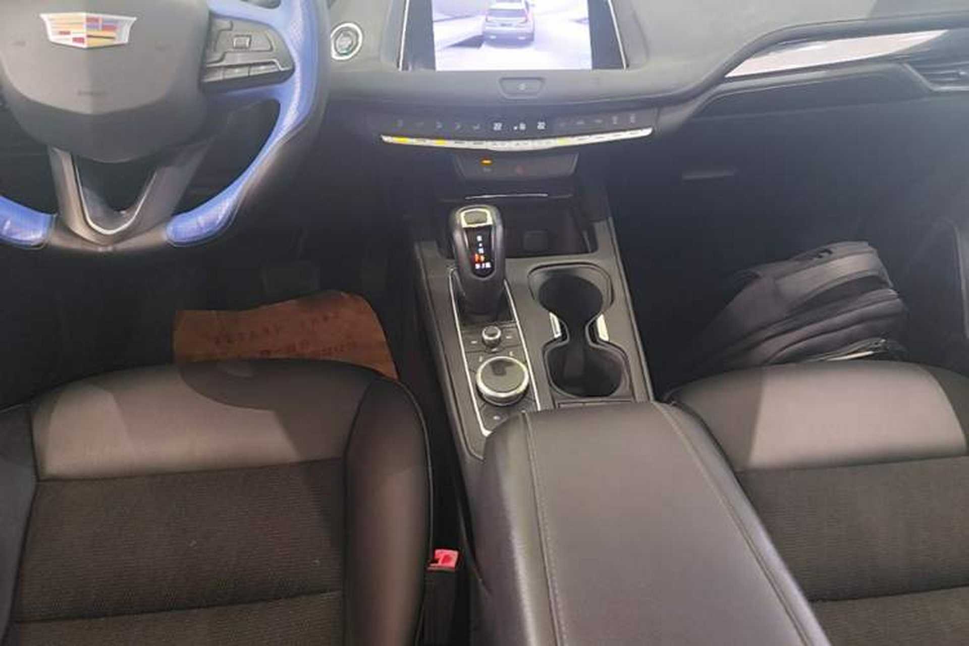 Used Cadillac XT4 2018 28T Two-Wheel Drive Tech Version Gear Lever