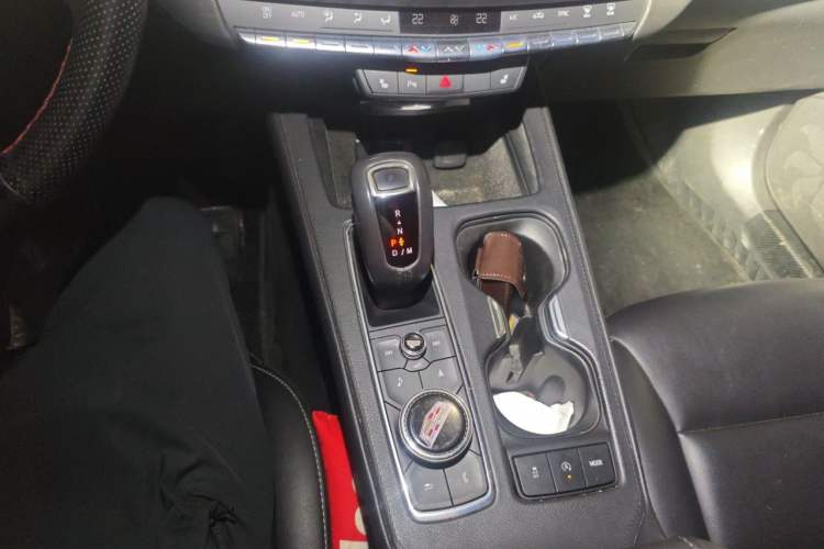 Used Cadillac XT4 2018 28T Two-Wheel Drive Leading Version Gear Lever