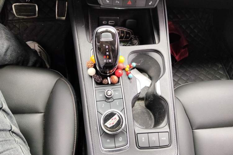 Used Cadillac XT4 2018 28T Two-Wheel Drive Luxury Sport Model Gear Lever