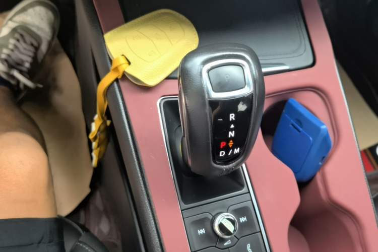Used Cadillac XT4 2018 28T Two-Wheel Drive Tech Version Gear Lever