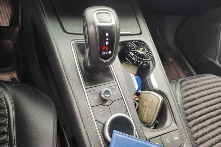 Used Cadillac XT4 2018 28T Two-Wheel-Drive Luxury Model Gear Lever