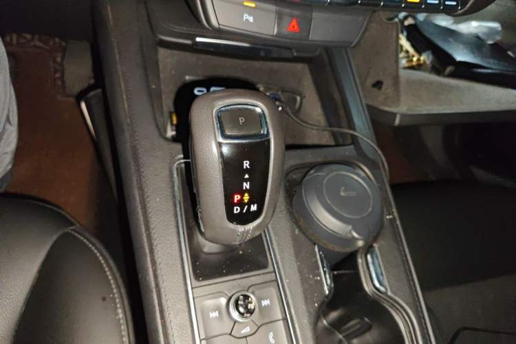 Used Cadillac XT4 2018 28T Two-Wheel Drive Tech Version Gear Lever