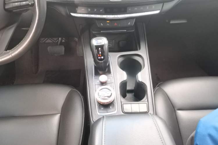 Used Cadillac XT4 2018 28T Two-Wheel Drive Leading Version Gear Lever