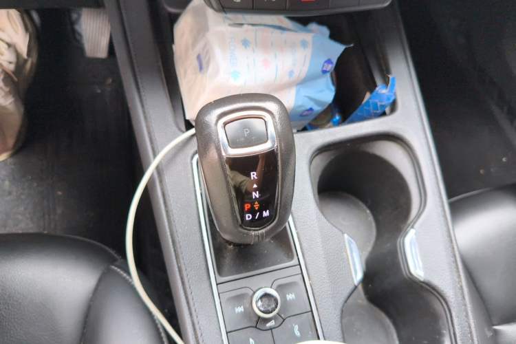 Used Cadillac XT4 2018 28T Two-Wheel-Drive Luxury Model Gear Lever