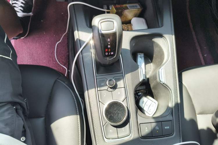 Used Cadillac XT4 2018 28T Two-Wheel Drive Leading Version Gear Lever