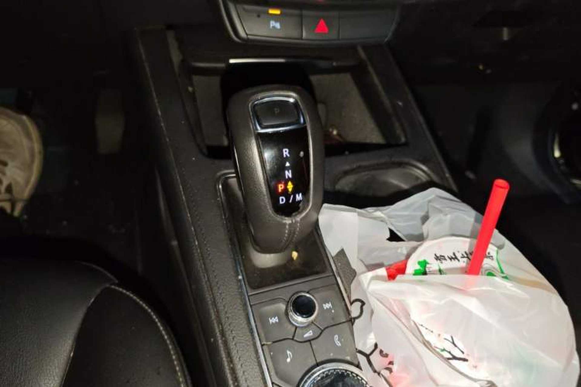 Used Cadillac XT4 2018 28T Two-Wheel Drive Tech Version Gear Lever