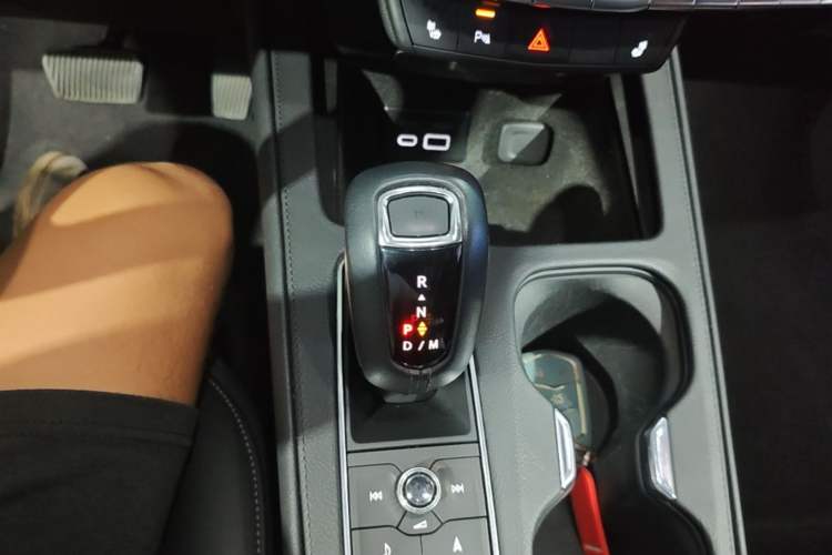 Used Cadillac XT4 2018 28T Two-Wheel Drive Leading Version Gear Lever
