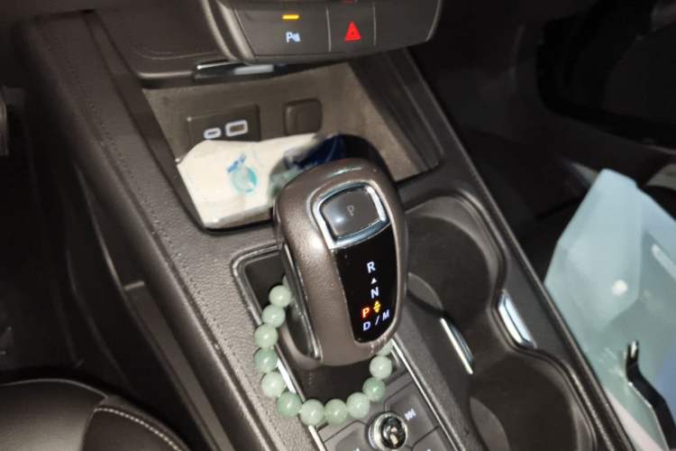Used Cadillac XT4 2018 28T Two-Wheel Drive Tech Version Gear Lever