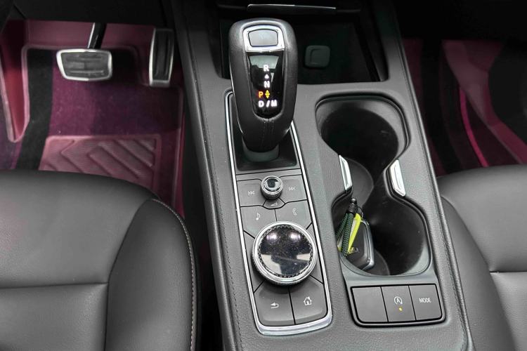 Used Cadillac XT4 2018 28T Two-Wheel Drive Luxury Sport Model Gear Lever