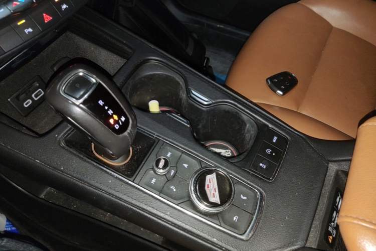 Used Cadillac XT4 2018 28T 4x4 Platinum Edition Gear Lever
