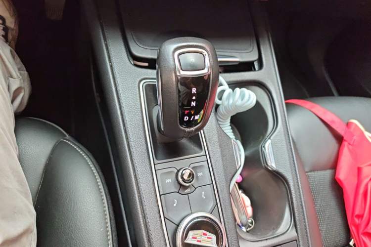 Used Cadillac XT4 2018 28T Two-Wheel Drive Tech Version Gear Lever
