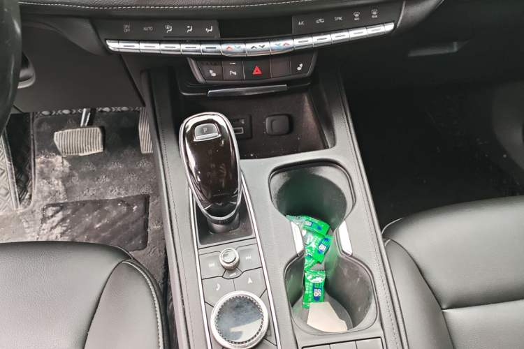 Used Cadillac XT4 2018 28T Two-Wheel Drive Leading Sport Model Gear Lever