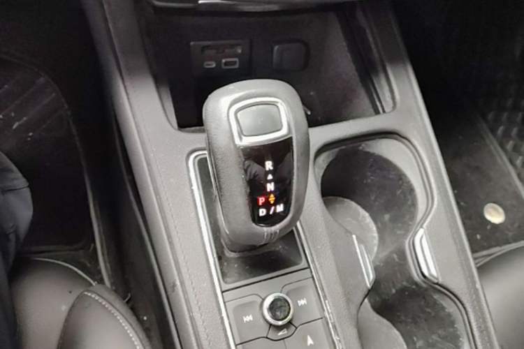 Used Cadillac XT4 2018 28T Two-Wheel Drive Leading Version Gear Lever