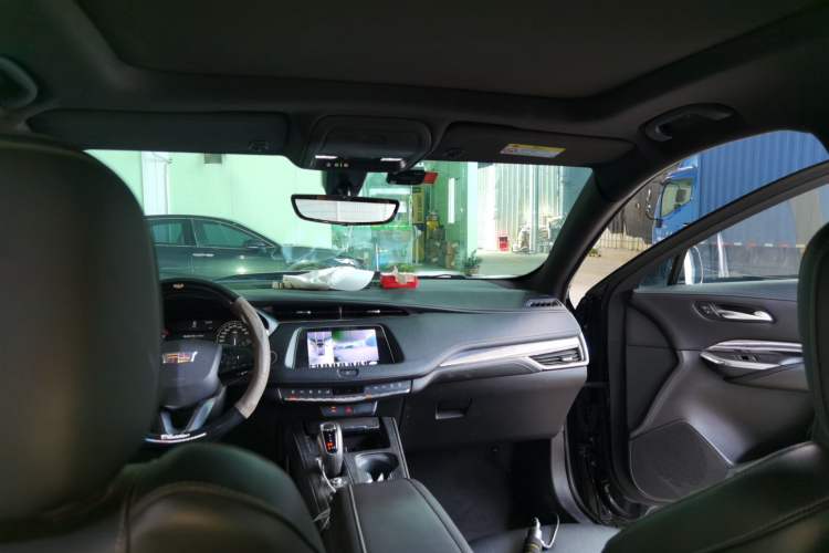 Used Cadillac XT4 2018 28T Two-Wheel Drive Tech Version Headliner