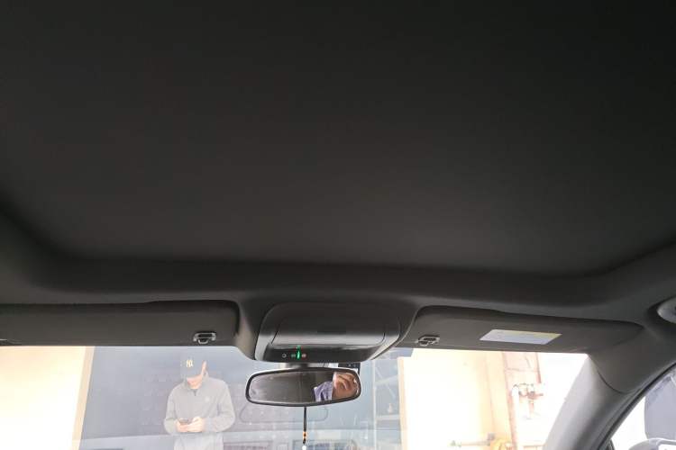 Used Cadillac XT4 2018 28T Two-Wheel-Drive Luxury Model Headliner