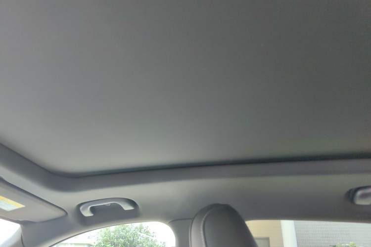 Used Cadillac XT4 2018 28T Two-Wheel-Drive Luxury Model Headliner