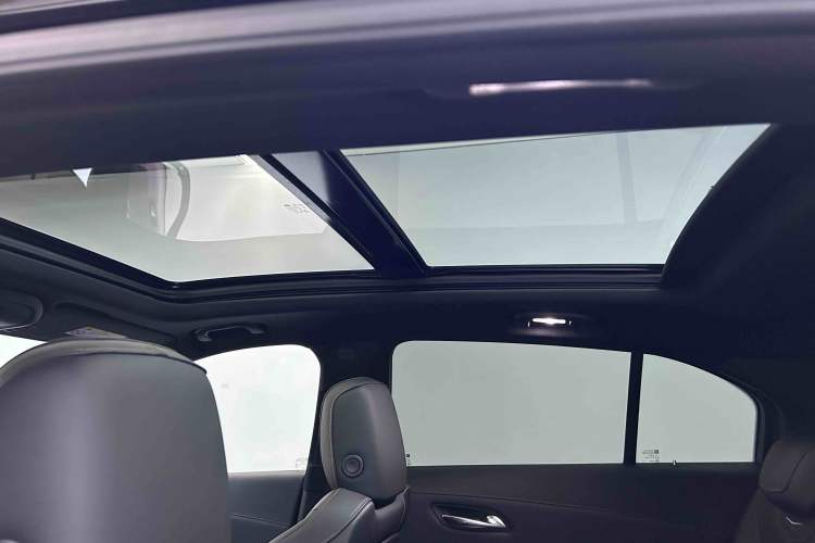 Used Cadillac XT4 2018 28T Two-Wheel Drive Luxury Sport Model Headliner