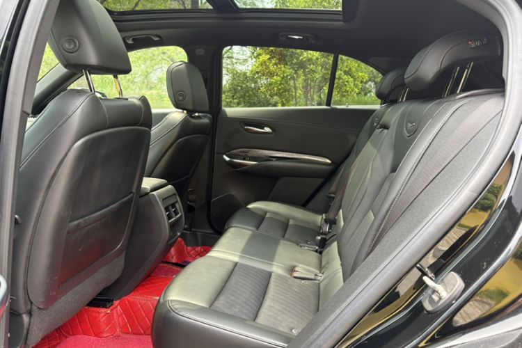 Used Cadillac XT4 2018 28T Two-Wheel Drive Tech Version Interior 1