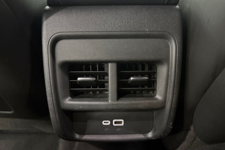 Used Cadillac XT4 2018 28T Two-Wheel Drive Leading Version Interior 10