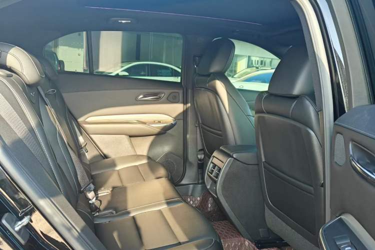 Used Cadillac XT4 2018 28T Two-Wheel Drive Leading Version Interior 2