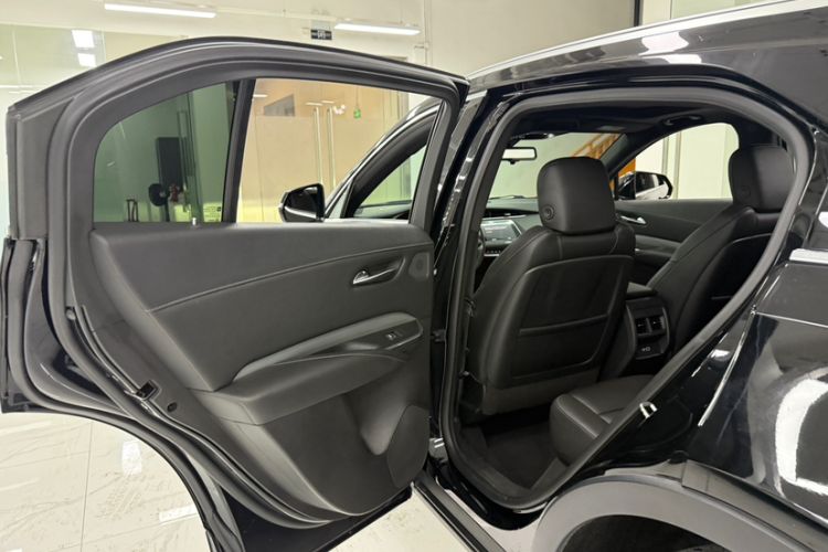 Used Cadillac XT4 2018 28T Two-Wheel Drive Leading Version Interior 4