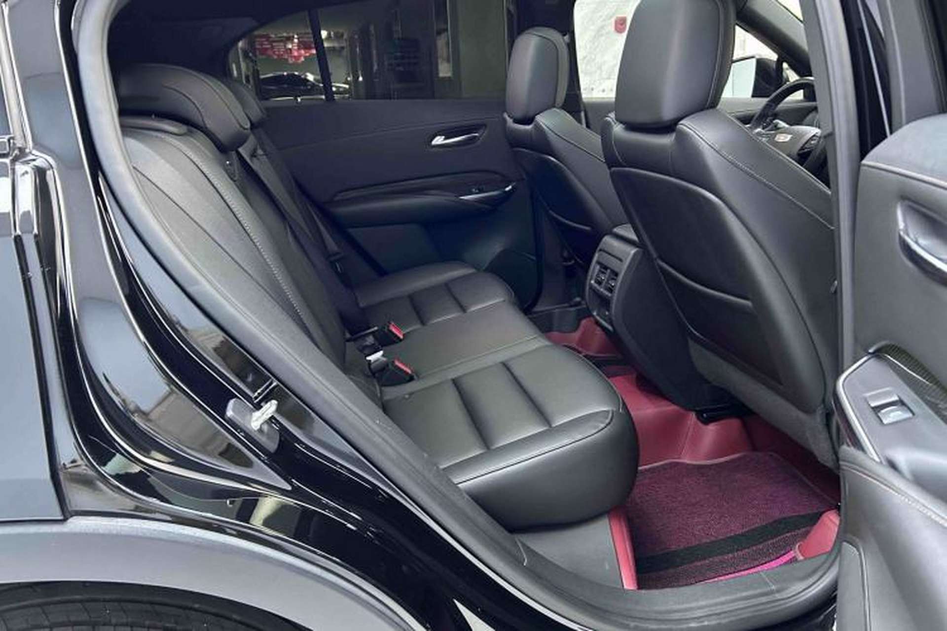 Used Cadillac XT4 2018 28T Two-Wheel Drive Luxury Sport Model Interior 4