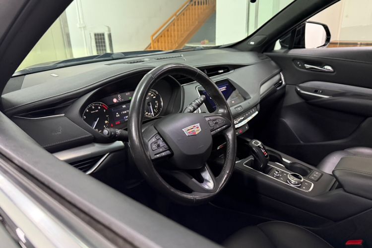 Used Cadillac XT4 2018 28T Two-Wheel Drive Leading Version Interior 5