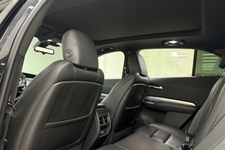 Used Cadillac XT4 2018 28T Two-Wheel Drive Leading Version Interior 9