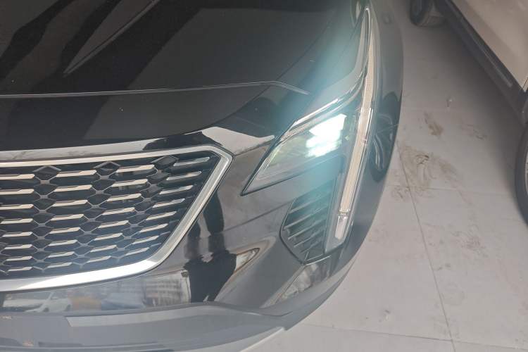 Used Cadillac XT4 2018 28T Two-Wheel-Drive Luxury Model Left Front Headlight